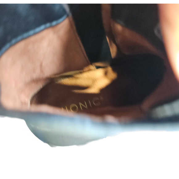 Used in very good condition Vionic 7-7.5 Black Lace Up Leather Lani Combat Boot - Picture 4 of 5